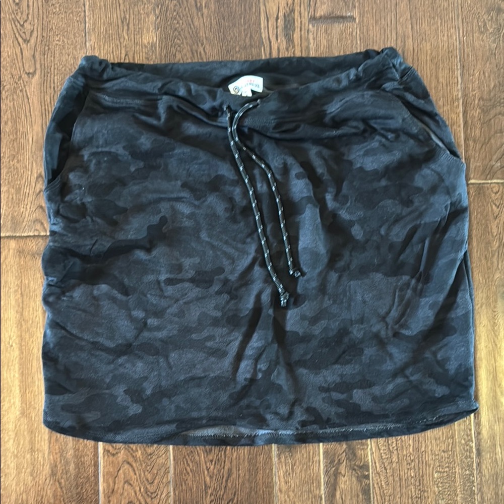 Sundry Black Camo Mini Skirt